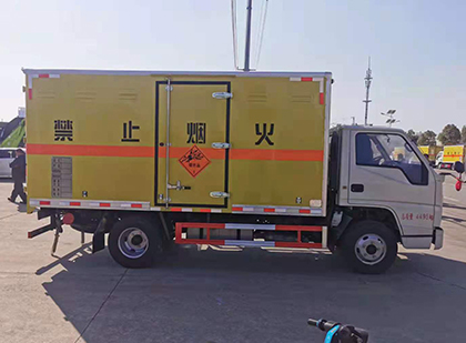 阳朔爆破器材运输车工人安全操作规范与智能技术保障
